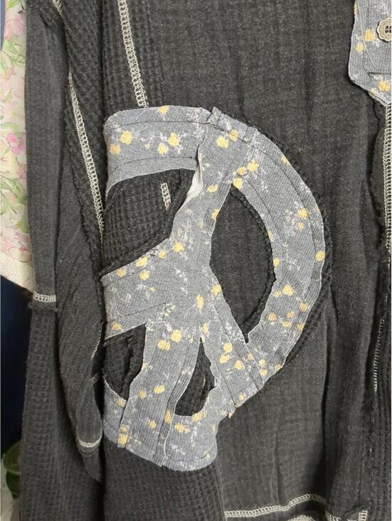 POL Waffle Knit Patchwork Peace Sign Flower Tunic Top Long Sleeve Boho Size L - Picture 3 of 8